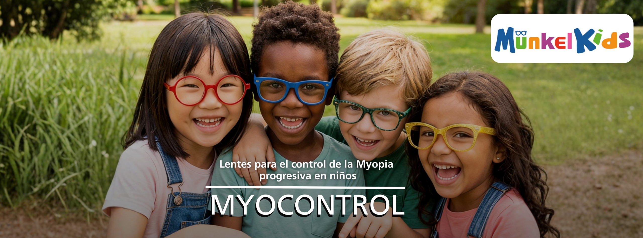 4 niños con lentes un japones, un afroamericano uno rubio y una latina sonriendo